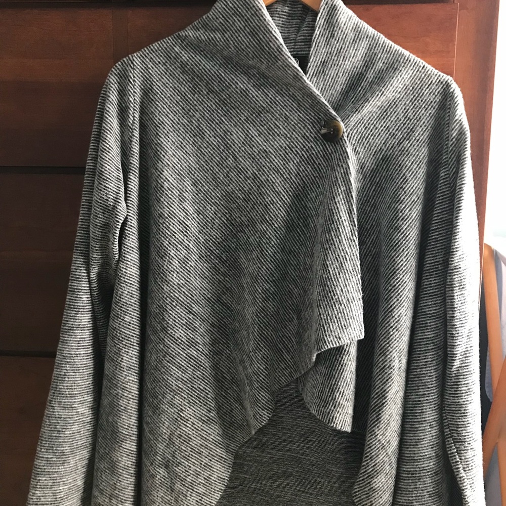 Bobeau gray striped wrap. EUC. Size L
